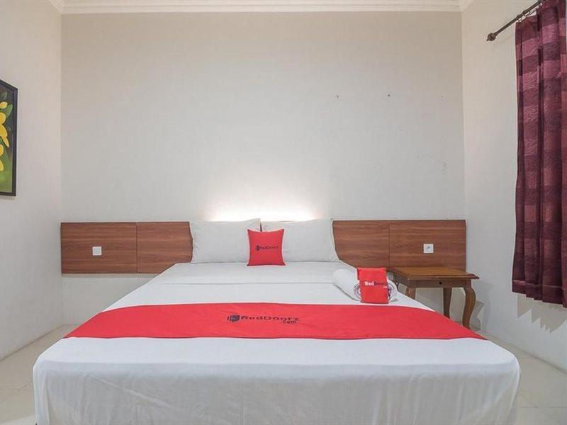 RedDoorz near Alun Alun Subang Otel Dış mekan fotoğraf