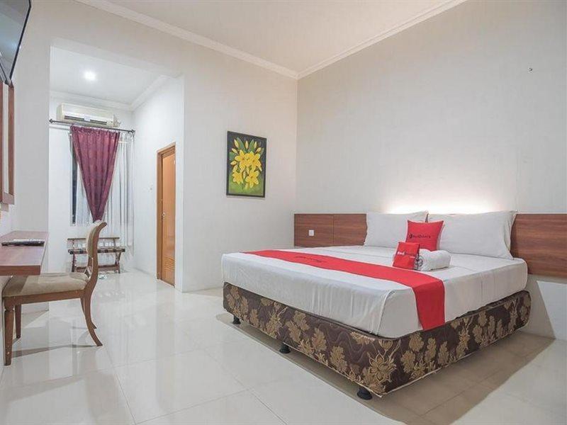 RedDoorz near Alun Alun Subang Otel Dış mekan fotoğraf