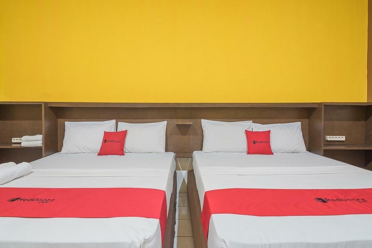 RedDoorz near Alun Alun Subang Otel Dış mekan fotoğraf