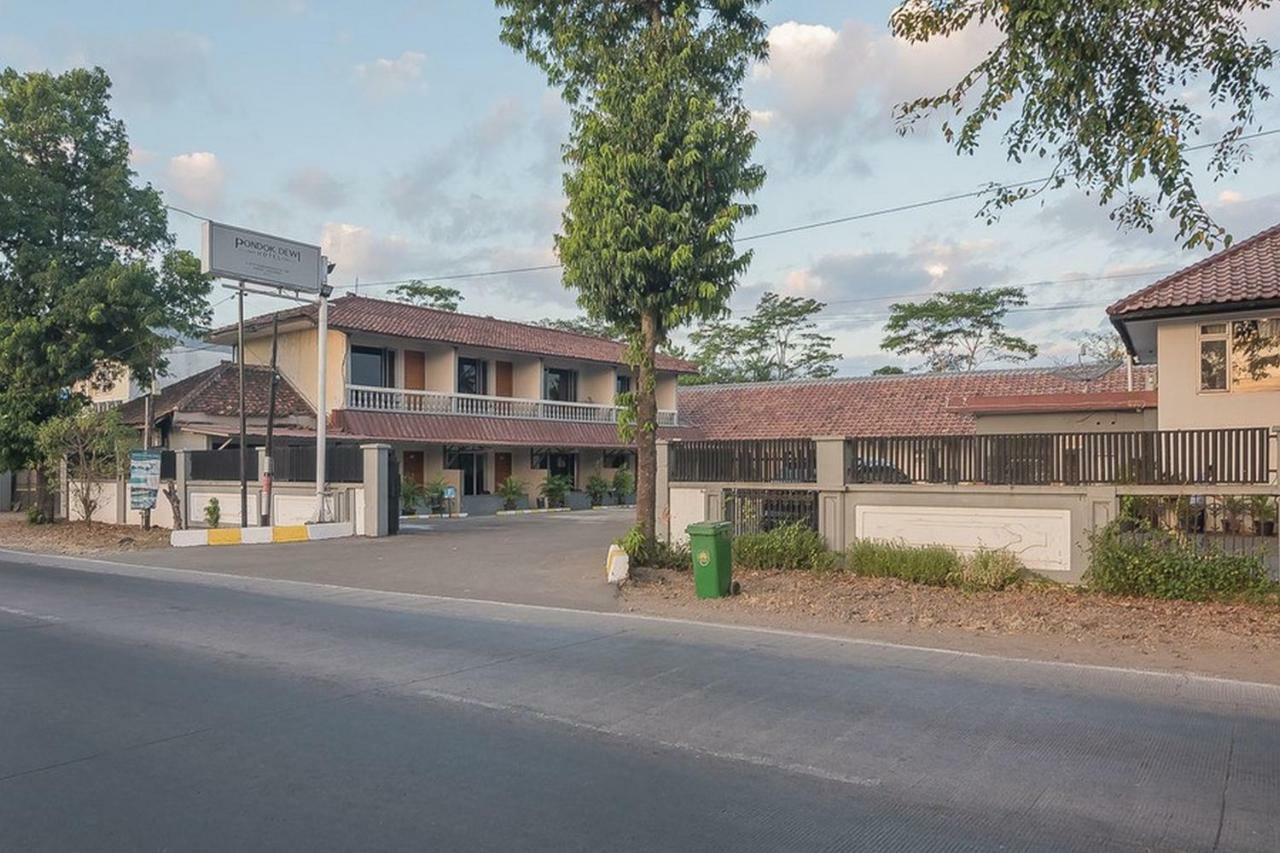 RedDoorz near Alun Alun Subang Otel Dış mekan fotoğraf