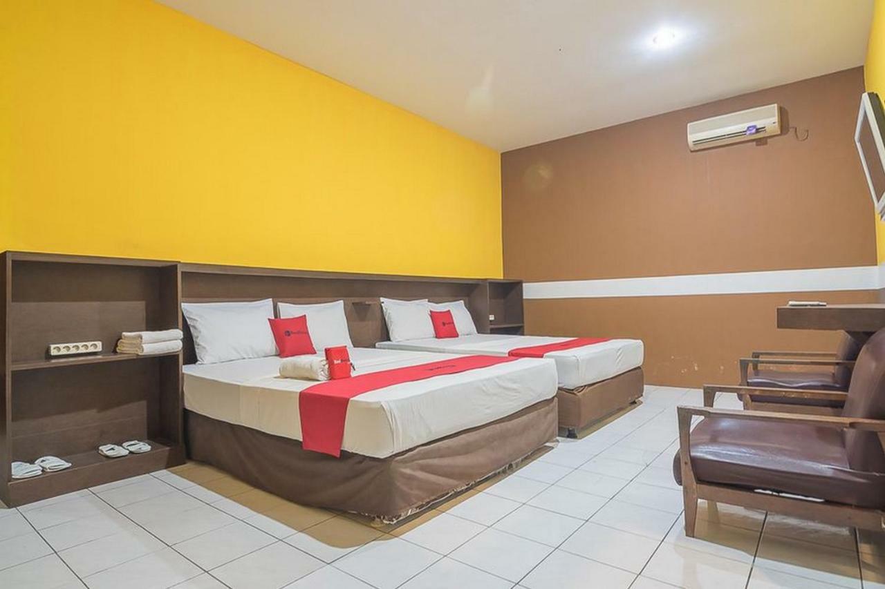 RedDoorz near Alun Alun Subang Otel Dış mekan fotoğraf