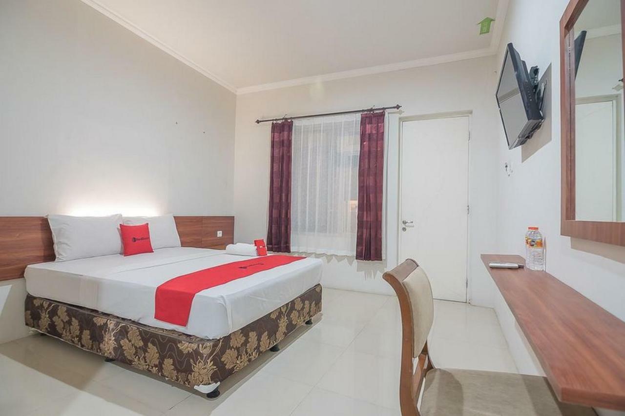 RedDoorz near Alun Alun Subang Otel Dış mekan fotoğraf
