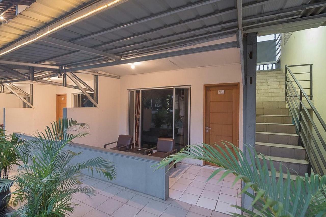 RedDoorz near Alun Alun Subang Otel Dış mekan fotoğraf