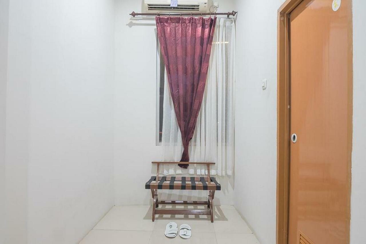 RedDoorz near Alun Alun Subang Otel Dış mekan fotoğraf