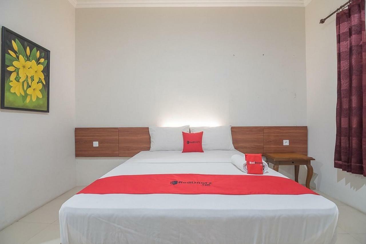RedDoorz near Alun Alun Subang Otel Dış mekan fotoğraf