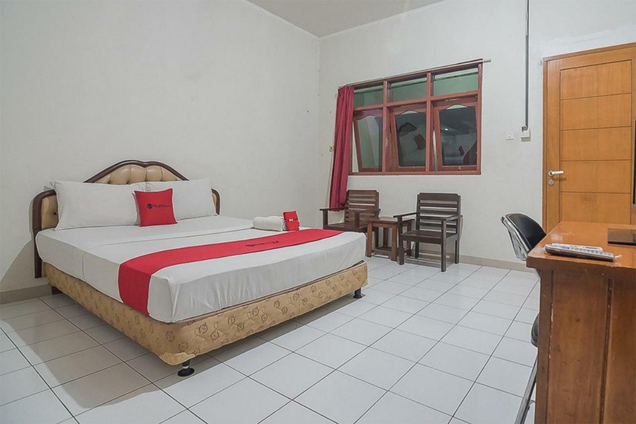 RedDoorz near Alun Alun Subang Otel Dış mekan fotoğraf