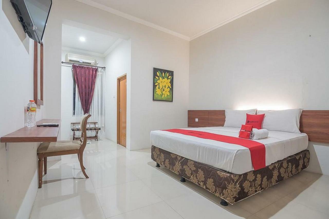 RedDoorz near Alun Alun Subang Otel Dış mekan fotoğraf