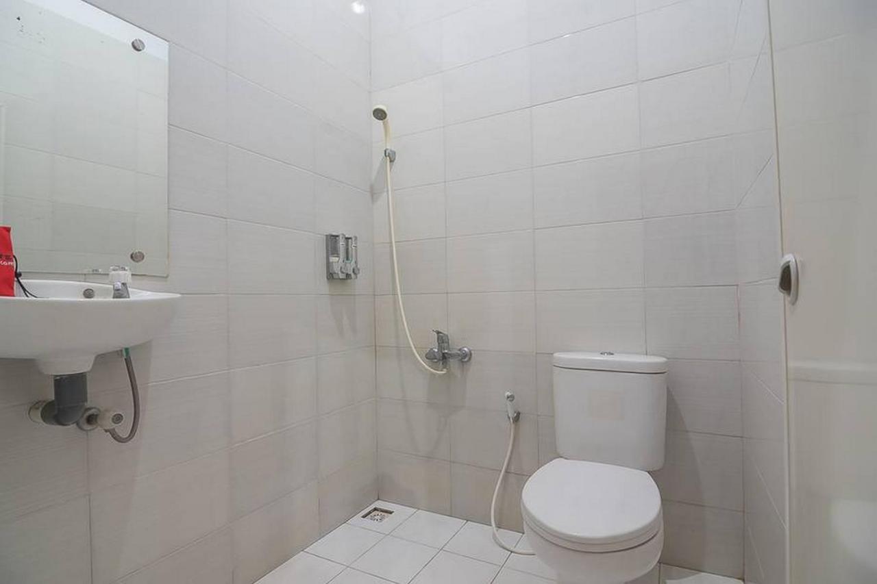 RedDoorz near Alun Alun Subang Otel Dış mekan fotoğraf